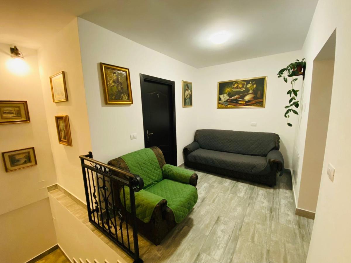 Piatra NeamţCasa Matili-1St Floor Of The House公寓 外观 照片